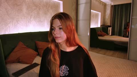 rosy_black_ online show from December 7, 8:11 am