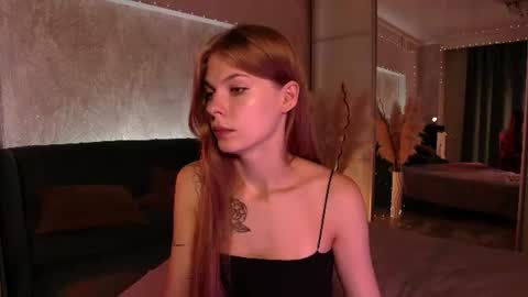 rosy_black_ online show from June 25, 7:29 pm