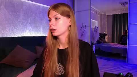 rosy_black_ online show from June 30, 7:04 pm