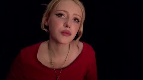 Snapshot of rosy_petal chatting on October 15, 10:59 am rosy_petal online show from October 15, 10:59 am