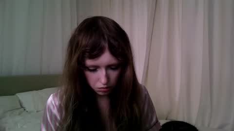 Snapshot of rosy_petal chatting on March 29, 1:33 pm rosy_petal online show from March 29, 1:33 pm