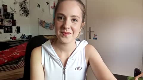 Snapshot of rosybreeze chatting on June 14, 12:40 pm Anna online show from June 14, 12:40 pm