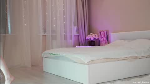 Snapshot of rosyemily chatting on February 9, 9:47 am Hi Im Maria Check my Bio online show from February 9, 9:47 am