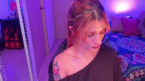 Snapshot of rot_wallace chatting on July 19, 10:35 pm rot_wallace online show from July 19, 10:35 pm