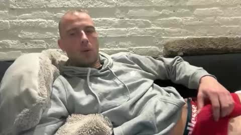 rotteei1 online show from March 9, 7:01 am