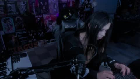 Snapshot of rotten_dreams chatting on February 11, 11:44 pm rot online show from February 11, 11:44 pm