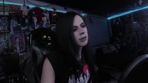 Snapshot of rotten_dreams chatting on November 4, 11:59 pm rot online show from November 4, 11:59 pm