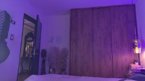 Snapshot of rouse_leon chatting on June 10, 10:52 pm Rouse leon online show from June 10, 10:52 pm