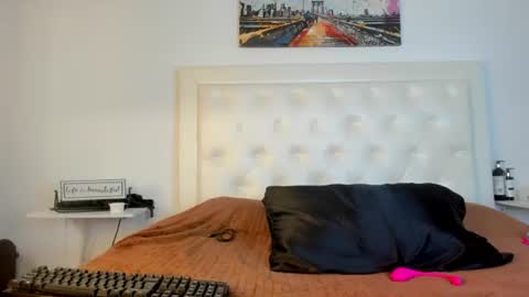 Snapshot of rouse_sexy_hotxx77 chatting on June 10, 5:56 pm rouse_sexy_hotxx77 online show from June 10, 5:56 pm