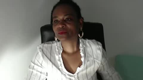 Snapshot of roushlove chatting on May 4, 12:56 pm luxa online show from May 4, 12:56 pm
