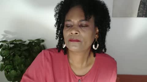 Snapshot of roushlove chatting on May 10, 9:20 pm luxa online show from May 10, 9:20 pm