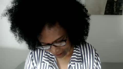 Snapshot of roushlove chatting on May 28, 8:22 am luxa online show from May 28, 8:22 am