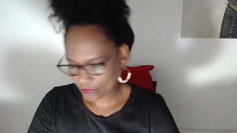 Snapshot of roushlove chatting on June 3, 9:12 am luxa online show from June 3, 9:12 am