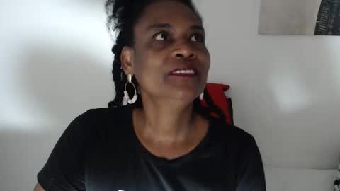 Snapshot of roushlove chatting on June 3, 4:12 pm luxa online show from June 3, 4:12 pm