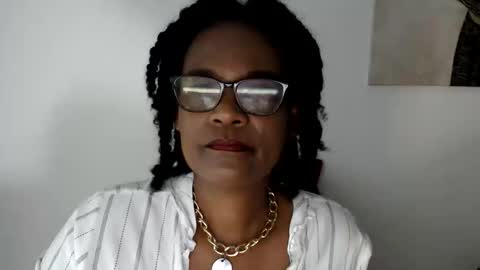 Snapshot of roushlove chatting on June 6, 9:25 am luxa online show from June 6, 9:25 am