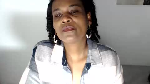 Snapshot of roushlove chatting on June 8, 8:58 am luxa online show from June 8, 8:58 am