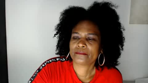 Snapshot of roushlove chatting on June 12, 1:10 pm luxa online show from June 12, 1:10 pm
