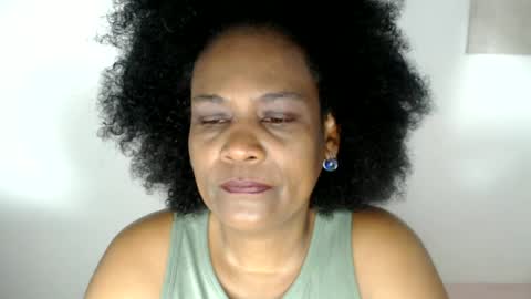 Snapshot of roushlove chatting on June 24, 10:14 am luxa online show from June 24, 10:14 am