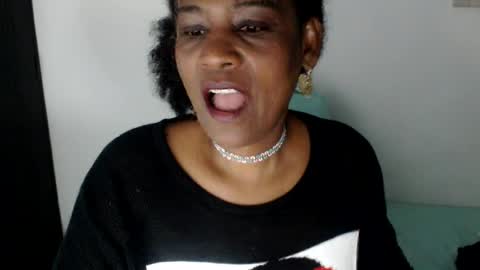 Snapshot of roushlove chatting on July 27, 9:27 am luxa online show from July 27, 9:27 am