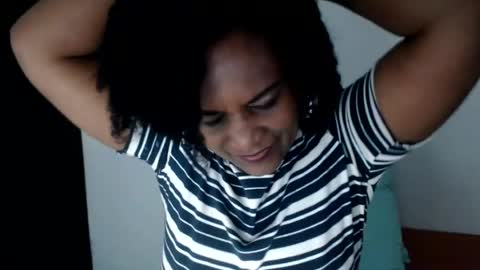 Snapshot of roushlove chatting on July 31, 12:04 pm luxa online show from July 31, 12:04 pm