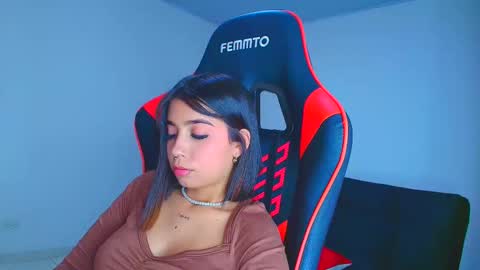 rousse_violet online show from November 7, 10:10 pm