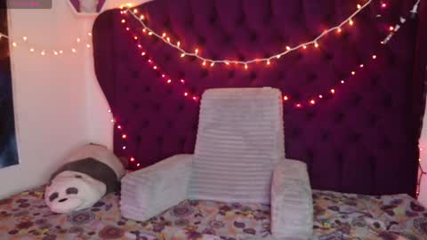 Snapshot of roussew chatting on June 4, 2:28 am I am lisa and excited that men masturbate for me online show from June 4, 2:28 am