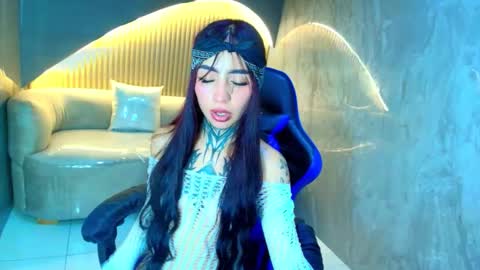 Snapshot of roux_r chatting on November 26, 8:21 pm Roux online show from November 26, 8:21 pm