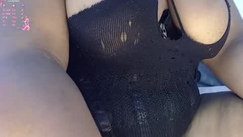 Snapshot of rouxe_lee chatting on May 27, 1:57 am tania online show from May 27, 1:57 am
