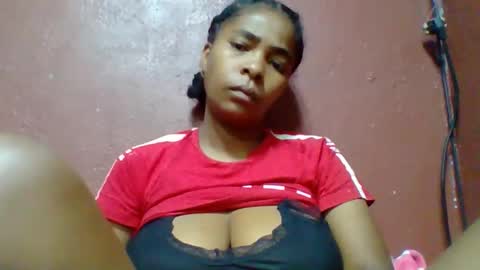 Snapshot of rovaelyah chatting on May 2, 8:36 pm rovaelyah online show from May 2, 8:36 pm