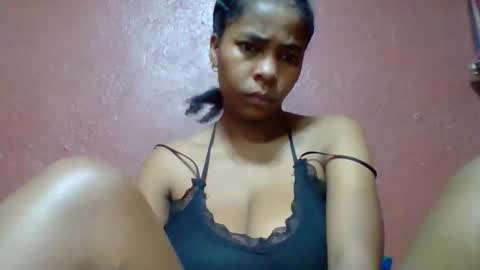Snapshot of rovaelyah chatting on May 6, 2:29 am rovaelyah online show from May 6, 2:29 am