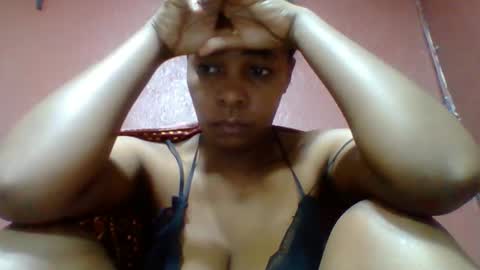Snapshot of rovaelyah chatting on May 7, 2:28 am rovaelyah online show from May 7, 2:28 am
