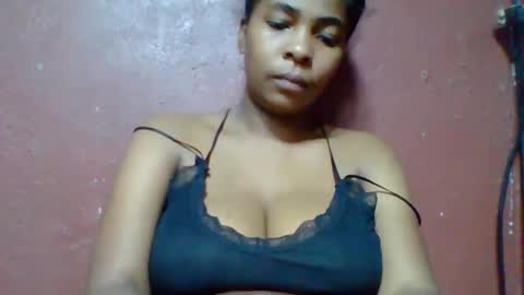 Snapshot of rovaelyah chatting on May 25, 7:09 pm rovaelyah online show from May 25, 7:09 pm