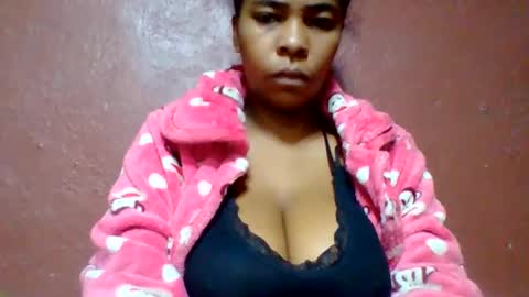 Snapshot of rovaelyah chatting on May 27, 2:41 am rovaelyah online show from May 27, 2:41 am