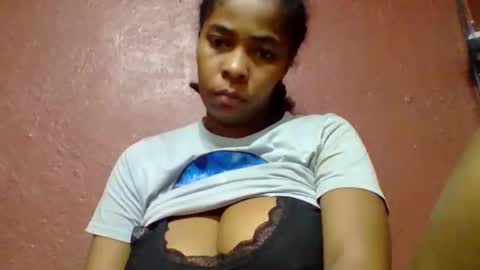 Snapshot of rovaelyah chatting on June 4, 2:50 am rovaelyah online show from June 4, 2:50 am