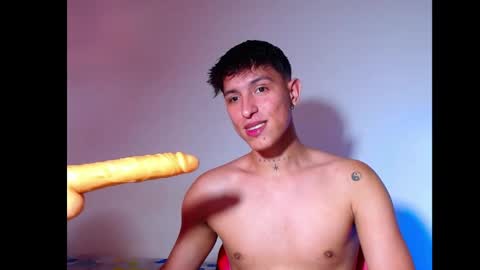 rowanboy23 online show from June 4, 9:32 pm