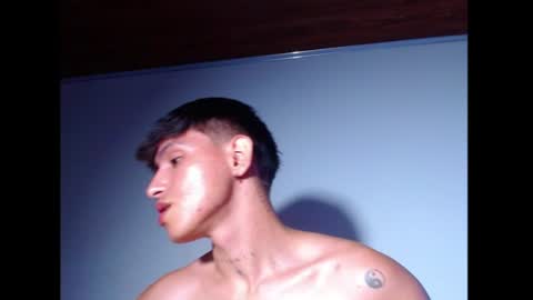 rowanboy23 online show from June 20, 11:51 pm