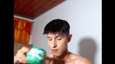 rowanboy23 online show from July 28, 1:23 am