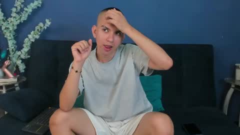 Snapshot of rowancley chatting on July 20, 7:38 pm Rowan online show from July 20, 7:38 pm