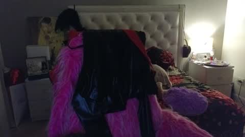 Snapshot of roxalanastar chatting on June 15, 6:43 pm Roxalana online show from June 15, 6:43 pm