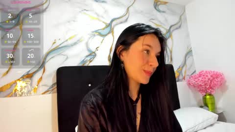 Snapshot of roxanaborns chatting on June 1, 2:19 pm roxanaborns online show from June 1, 2:19 pm