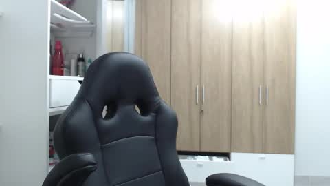 Snapshot of roxanalove7 chatting on December 18, 1:59 am Roxana online show from December 18, 1:59 am