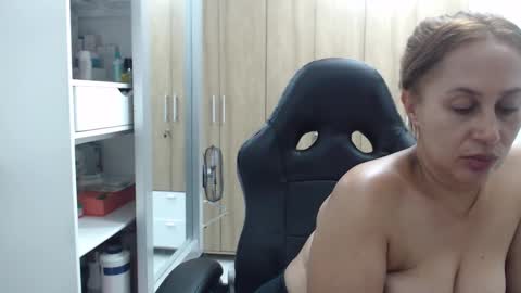 Snapshot of roxanalove7 chatting on December 19, 12:34 am Roxana online show from December 19, 12:34 am