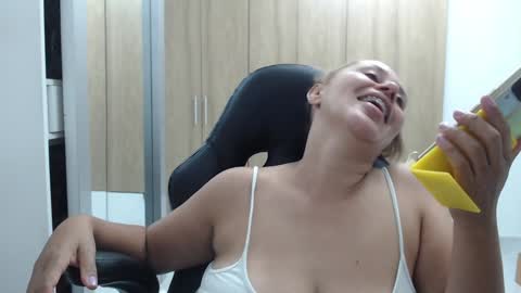 Snapshot of roxanalove7 chatting on December 24, 11:22 pm Roxana online show from December 24, 11:22 pm