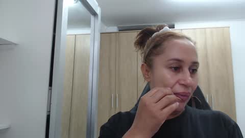 Snapshot of roxanalove7 chatting on January 1, 4:50 pm Roxana online show from January 1, 4:50 pm