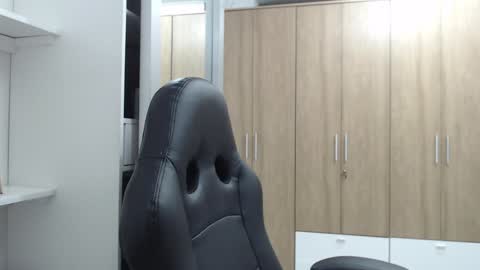 Snapshot of roxanalove7 chatting on January 2, 2:43 am Roxana online show from January 2, 2:43 am