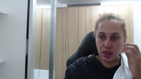 Snapshot of roxanalove7 chatting on January 4, 12:05 am Roxana online show from January 4, 12:05 am