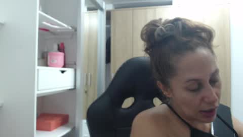 Snapshot of roxanalove7 chatting on February 21, 1:22 am Roxana online show from February 21, 1:22 am