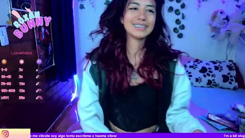 Snapshot of roxanbunny chatting on May 19, 1:33 am roxxy online show from May 19, 1:33 am