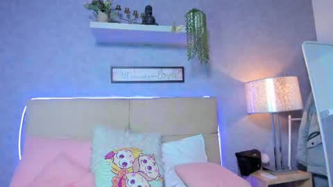 Snapshot of roxanebrown chatting on July 14, 2:05 am roxanebrown online show from July 14, 2:05 am