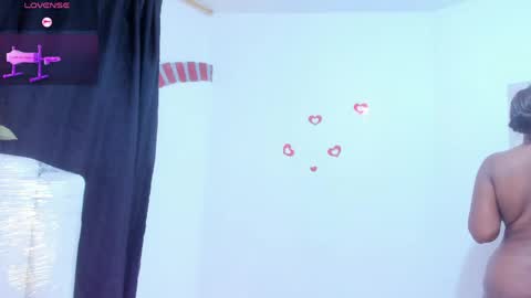 Snapshot of roxannablanche chatting on March 17, 1:03 pm RoxannaBlanche online show from March 17, 1:03 pm